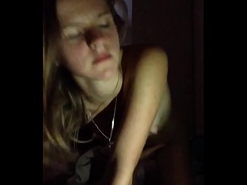 ❤️ En jente onanerer og spermer ❤❌ Porno hos oss